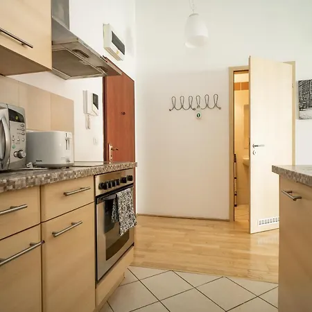 At Gozsdu Court, 60 Sqm, 2 With 2 Ac, Elevators, Kitchen *