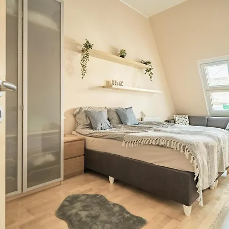 Apartment At Gozsdu Court, 60 Sqm, 2 With 2 Ac, Elevators, Kitchen Budapest