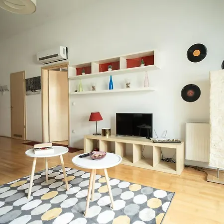 At Gozsdu Court, 60 Sqm, 2 With 2 Ac, Elevators, Kitchen